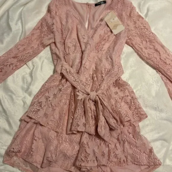 NWT Women's Pink Lace Romper SZ SM - Picture 2 of 5